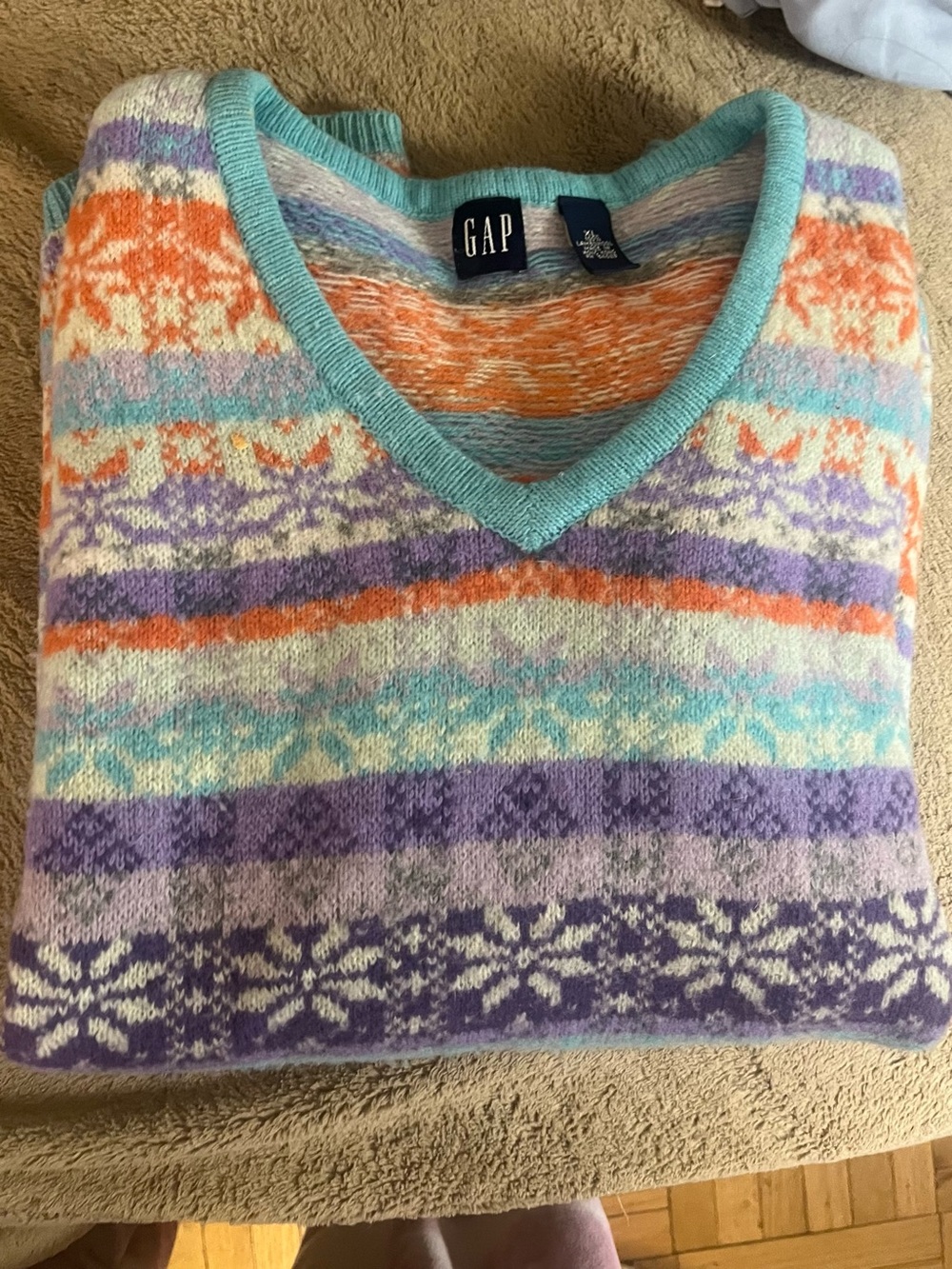 GAP V-Neck Fair Isle Sweater in Pastel Multi-striped